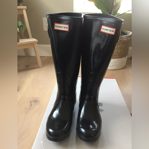 Hunter black gloss huntress boots (runs large) - Picture 3 of 11